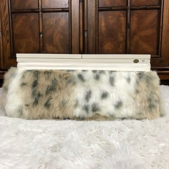 Snow Leopard Faux Fur Double Door 'K' Four Compartment Mirrored Storage Box - Picture 3 of 12